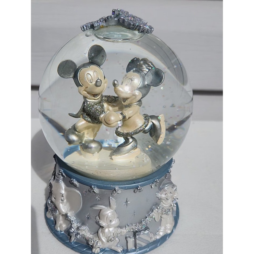 2002 Special Edition Disney Mickey & Minnie Ice Skating Silver Snowglobe Glitter